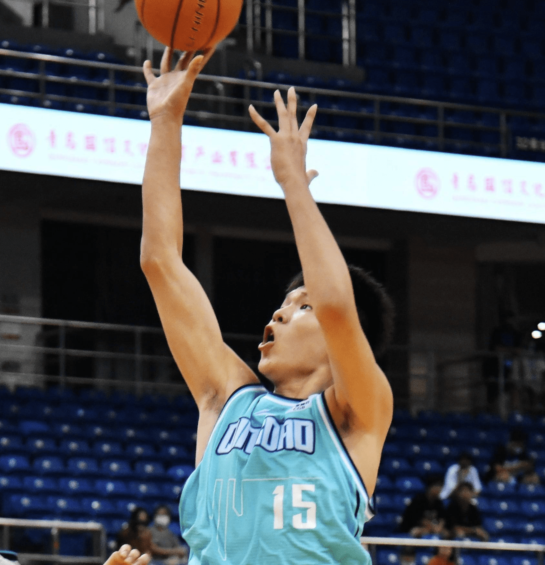 青岛队鏖战山西队，易建联刷新纪录