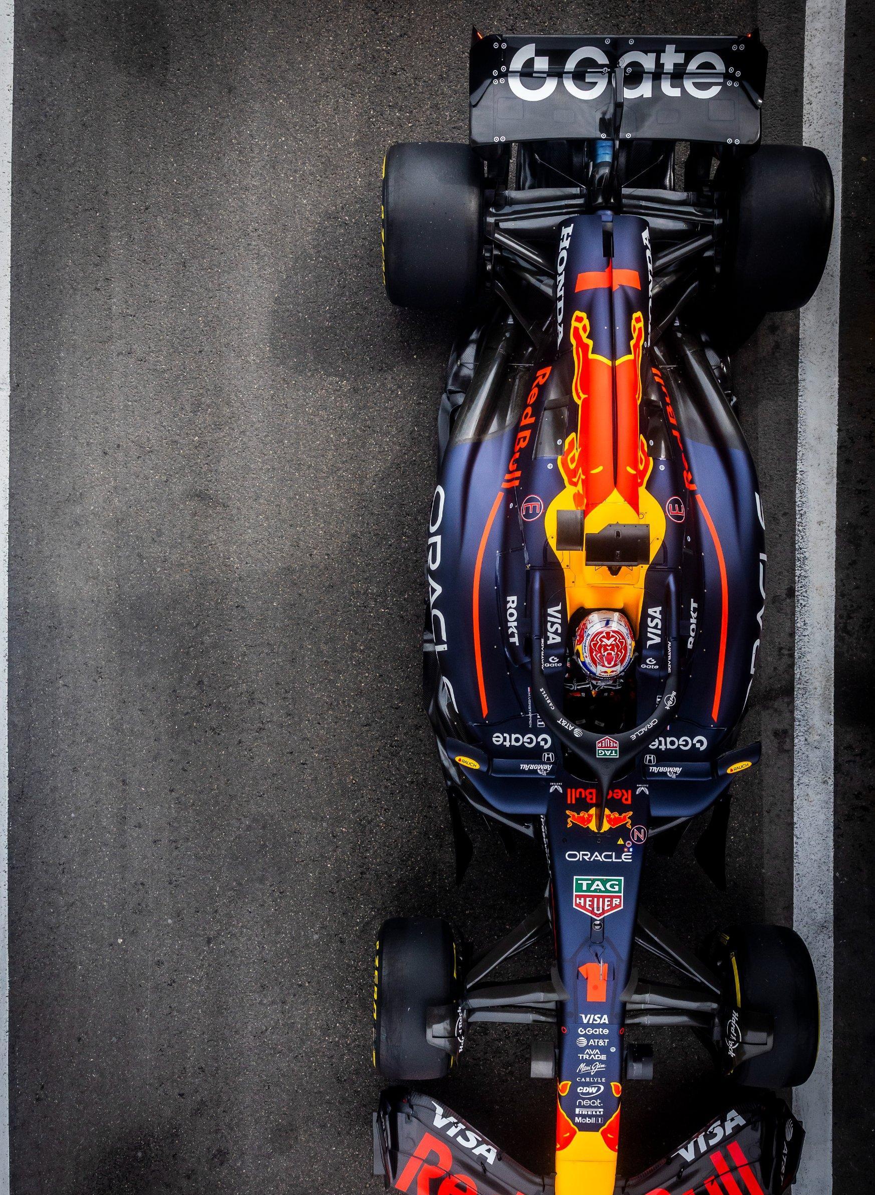 红牛车队鏖战梅赛德斯,皮亚斯特里高光表现 红牛车队鏖战梅赛德斯,皮亚斯特里高光表现