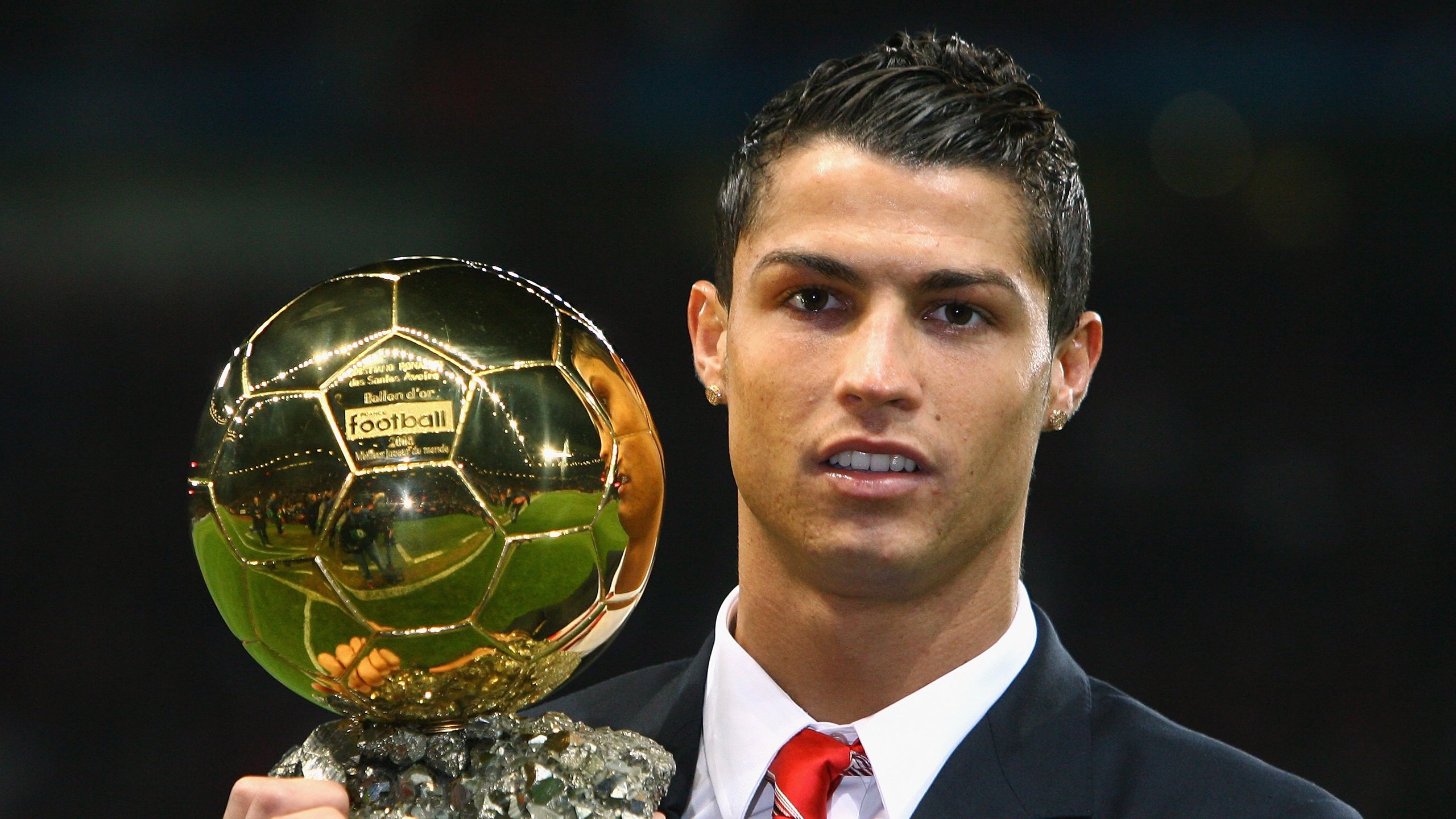 欧冠半决赛焦点战，勒沃库森终结荷兰，德式铁血重铸欧洲足球版图