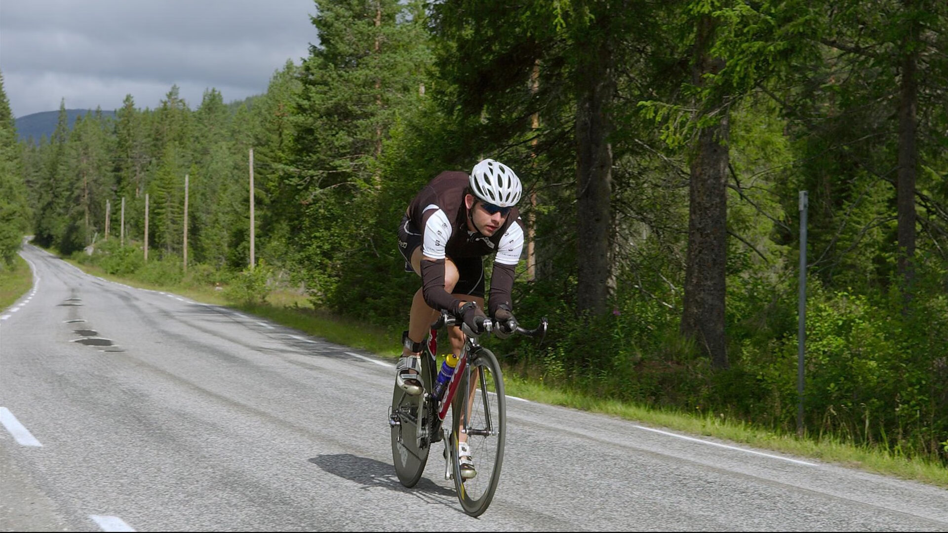 锡安带队取胜，深圳队正面击溃凯尔特人，一场颠覆认知的篮球对决